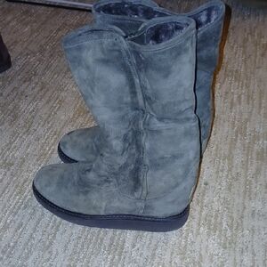 Women's UGG Collection Hidden Wedge Gray Suede Mid-calf Boots Side Zip Sz: 7.5